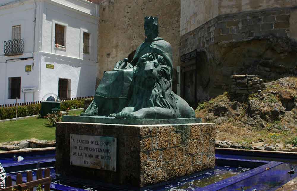 Cádiz - Tarifa 03 - estatua de Sancho IV el Bravo.jpg
